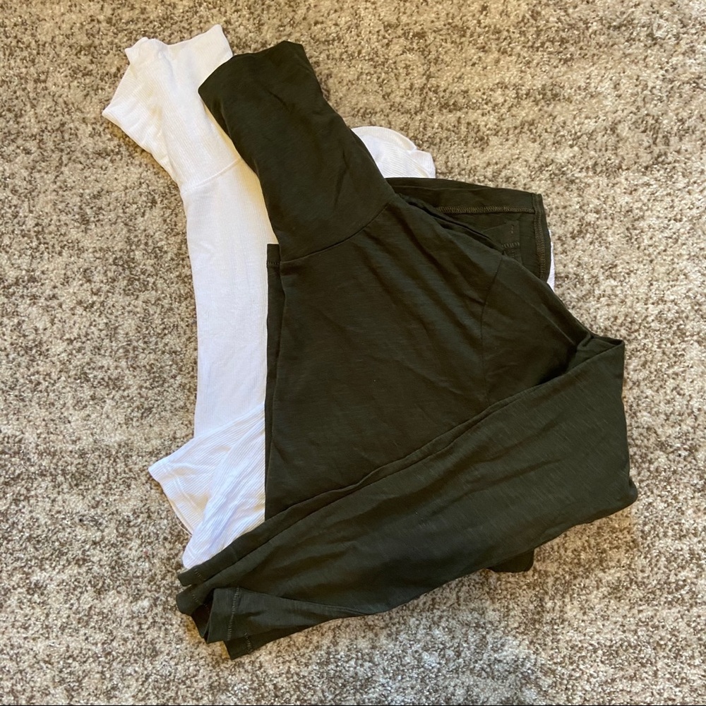 BUNDLE!! (X2) Women’s Turtlenecks - Size M